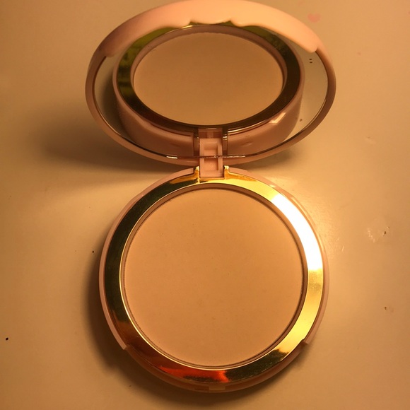Too Faced Primed And Poreless Powder - Picture 2 of 3